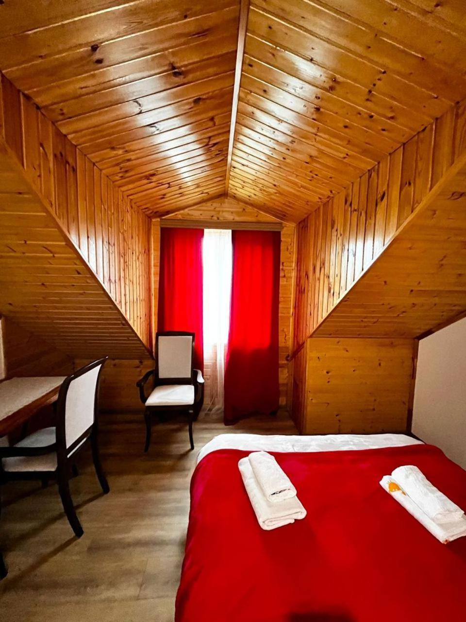 Nino & Irodi'S Guest House Kʼutʼaisi Exterior foto