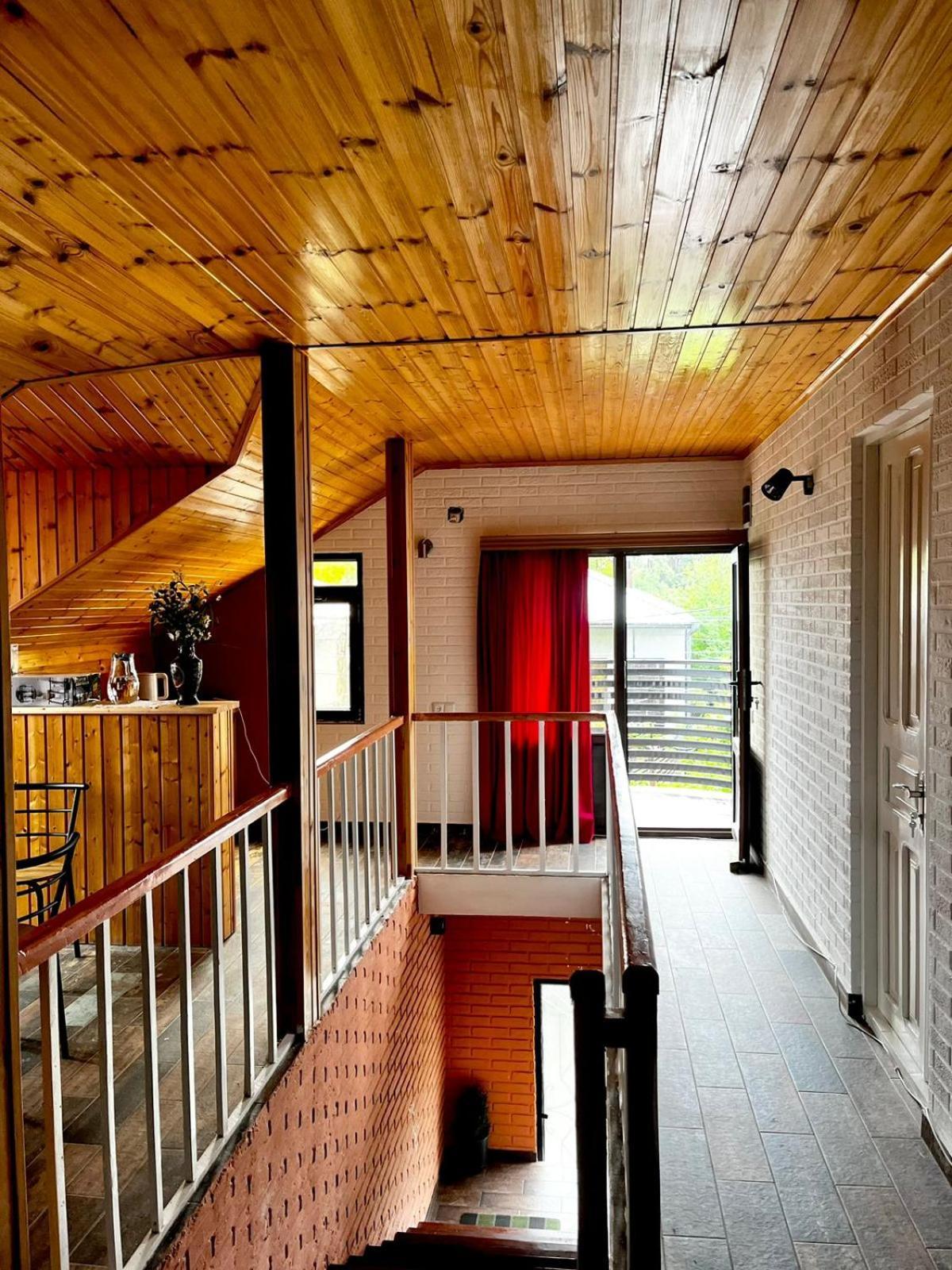 Nino & Irodi'S Guest House Kʼutʼaisi Exterior foto