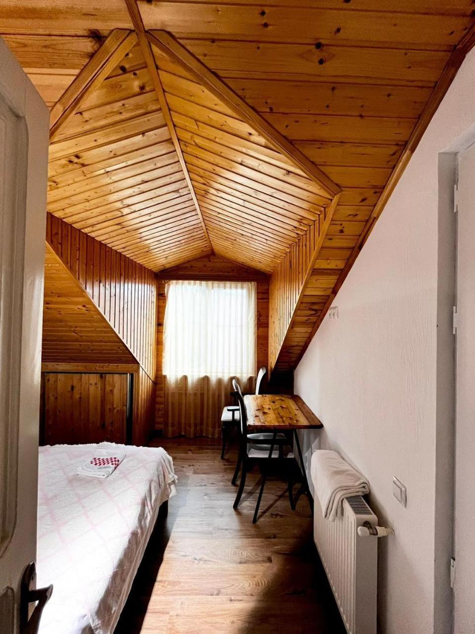 Nino & Irodi'S Guest House Kʼutʼaisi Exterior foto